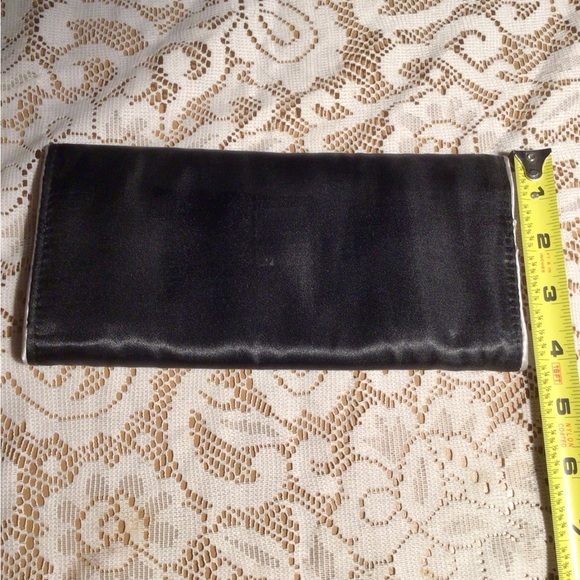BLACK AND WHITHE LINE JEWELRY WALLET. - Picture 5 of 8